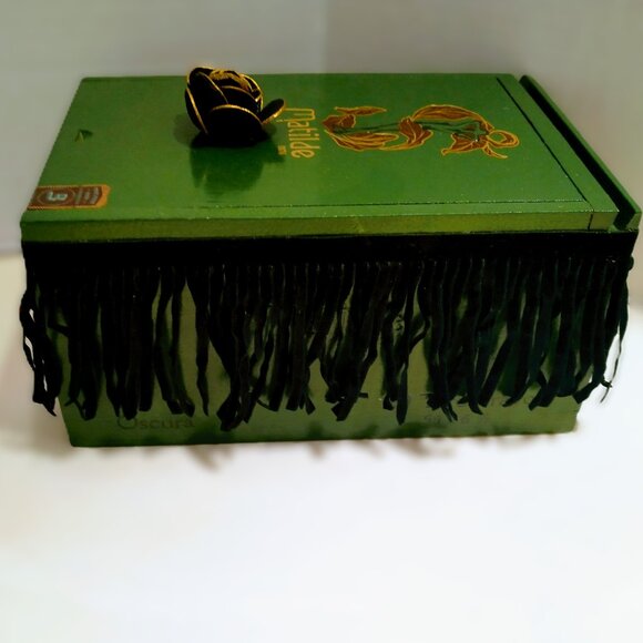 Suenos de Saundra Upcycled, RARE GREEN MATILDE, Cigar Box, Home Accent/Storage - Picture 9 of 11